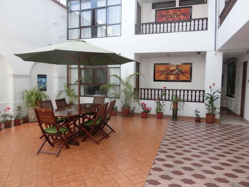 Hotel Miraflores Lodge リマ エクステリア 写真